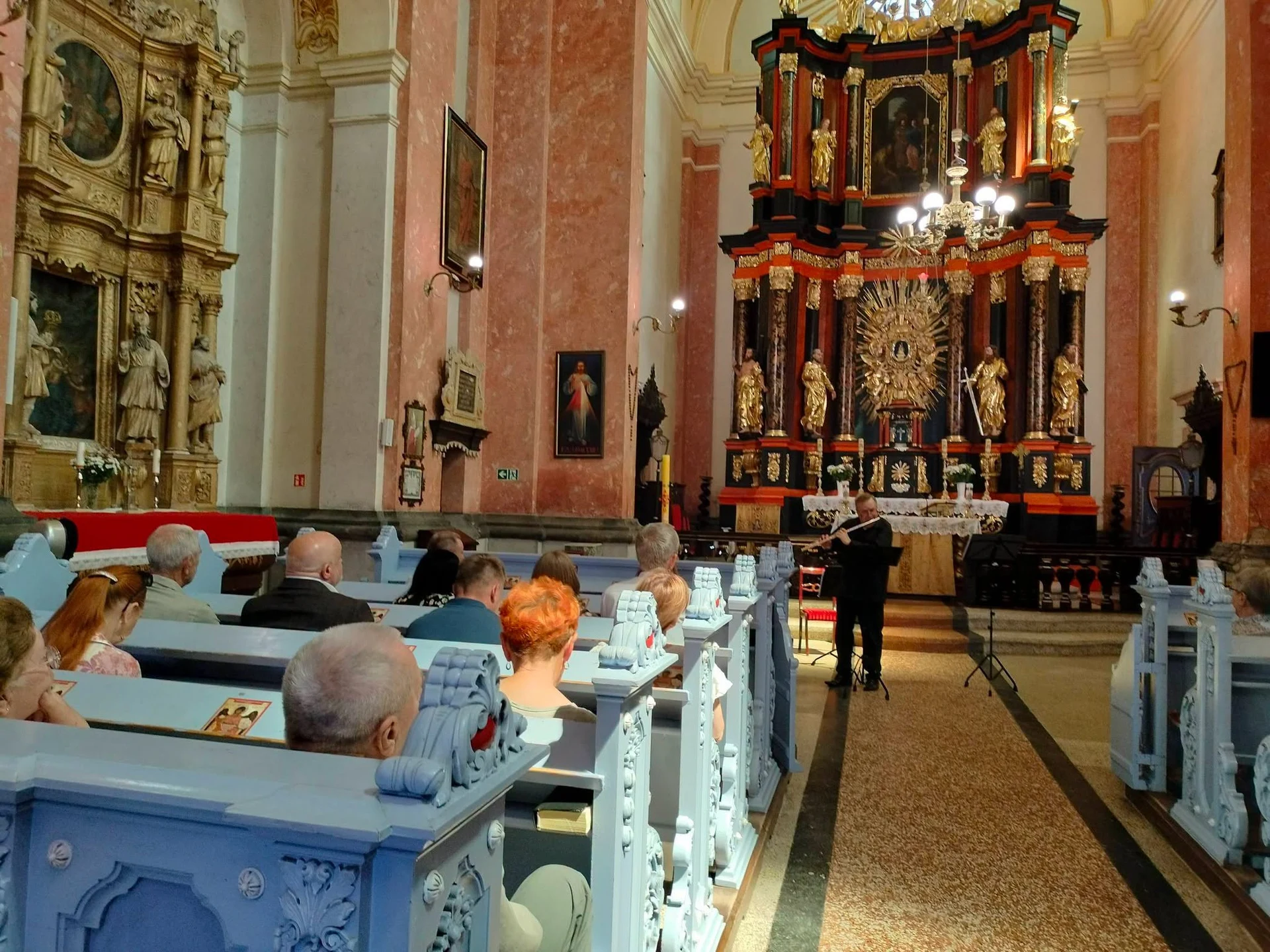 Koncert PRO MUSICA ANTIQUA zachwycił w Sanktuarium w Krośnie — zdjęcie 16