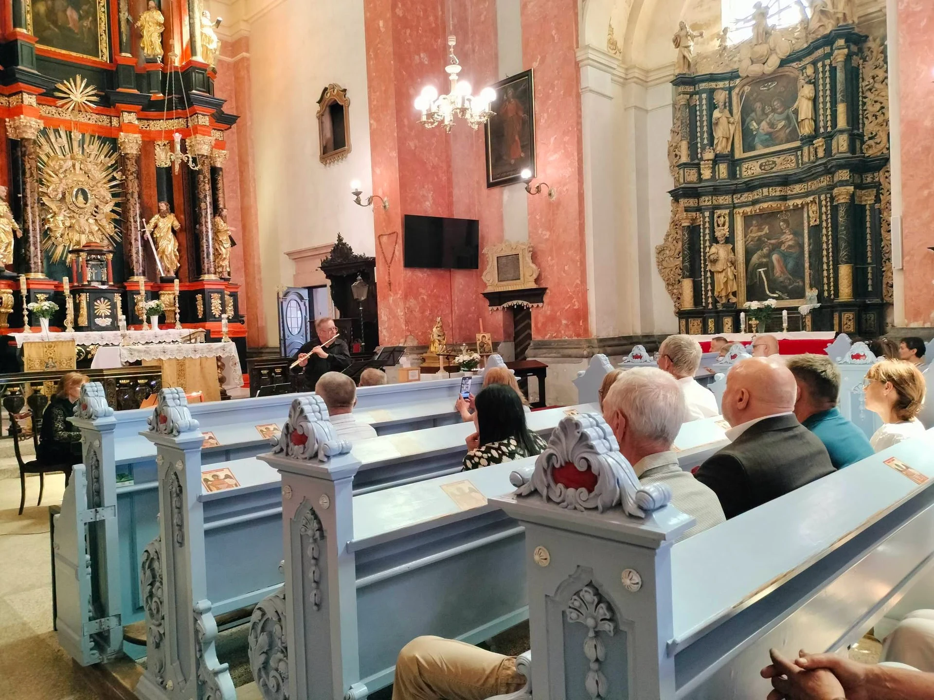 Koncert PRO MUSICA ANTIQUA zachwycił w Sanktuarium w Krośnie — zdjęcie 18