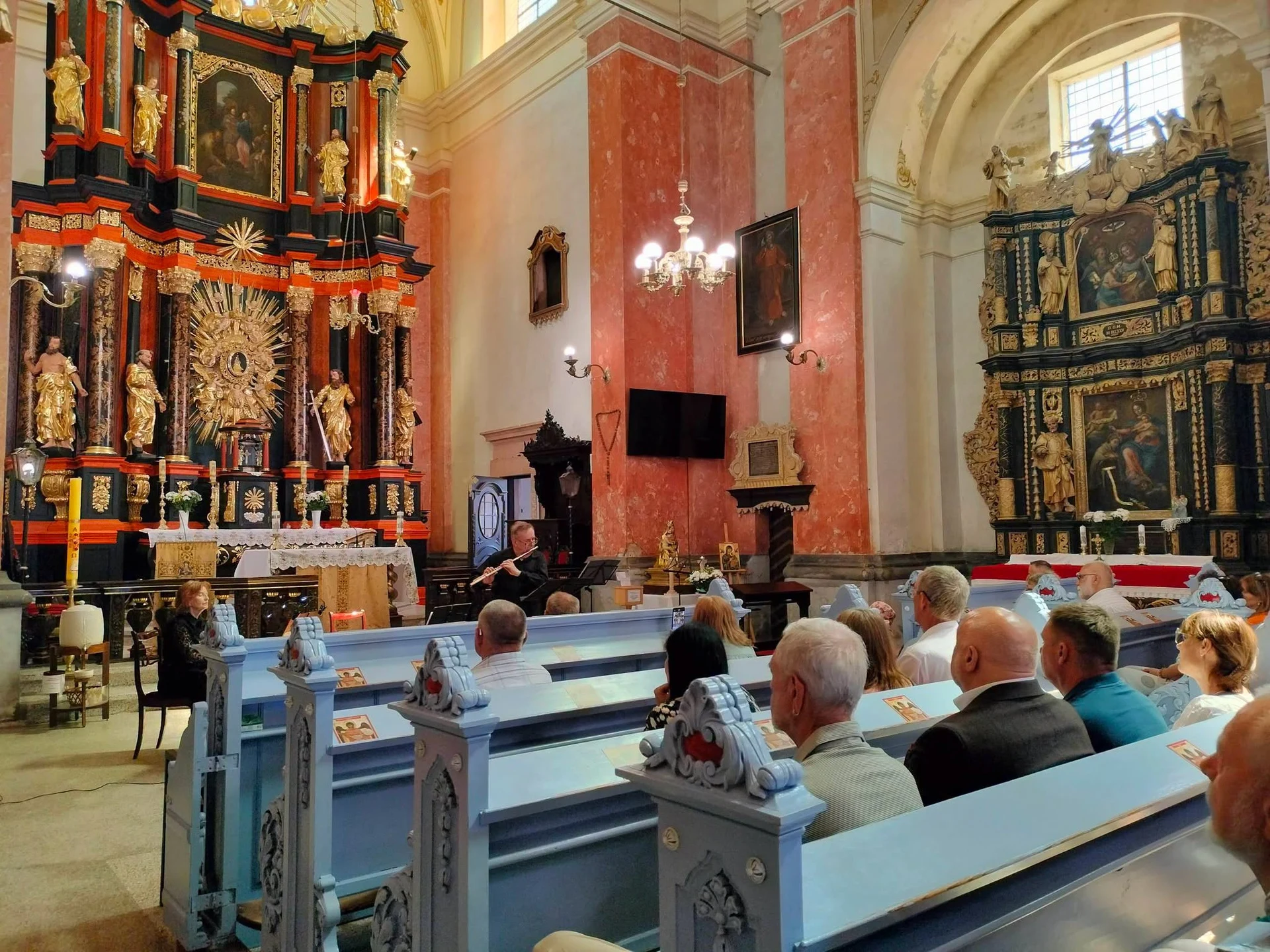 Koncert PRO MUSICA ANTIQUA zachwycił w Sanktuarium w Krośnie — zdjęcie 19
