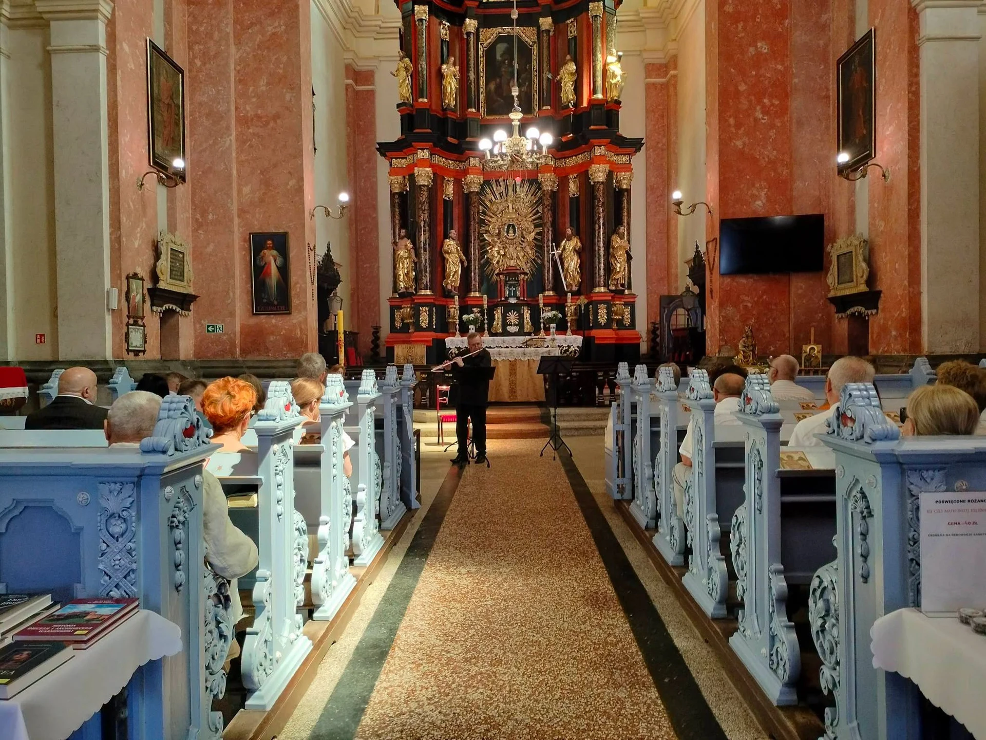 Koncert PRO MUSICA ANTIQUA zachwycił w Sanktuarium w Krośnie — zdjęcie 23