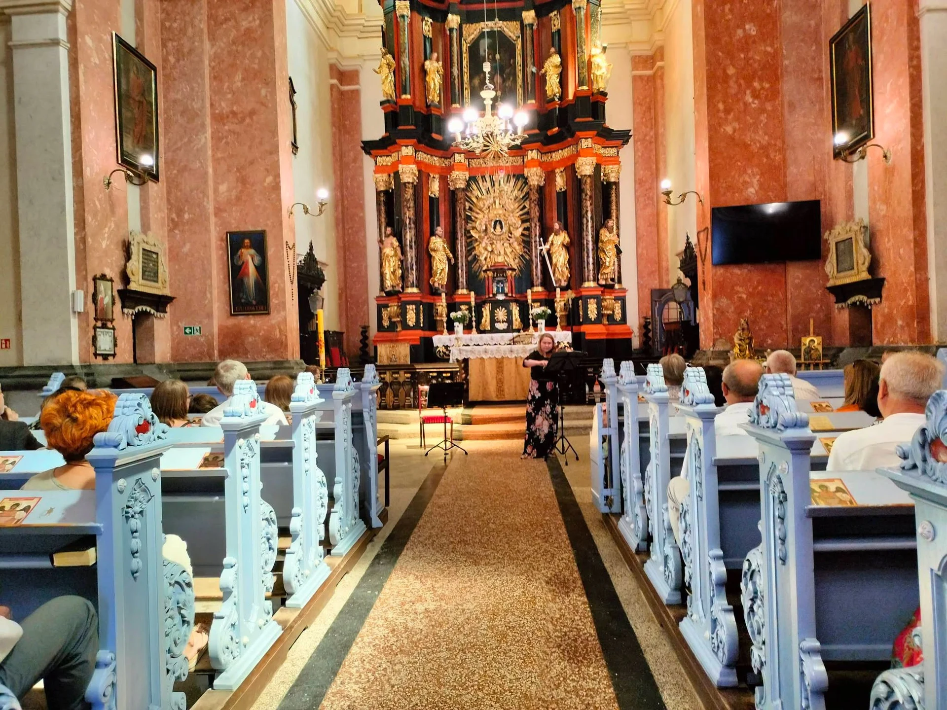 Koncert PRO MUSICA ANTIQUA zachwycił w Sanktuarium w Krośnie — zdjęcie 26