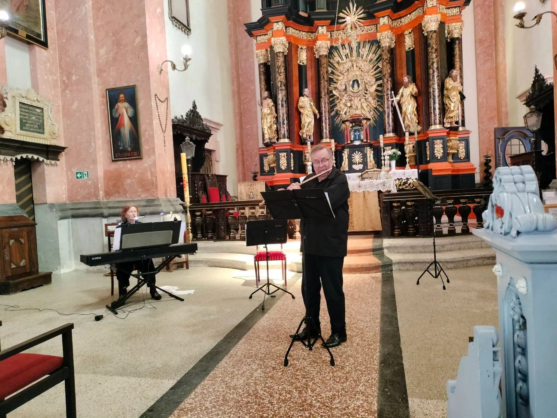 Koncert PRO MUSICA ANTIQUA zachwycił w Sanktuarium w Krośnie — zdjęcie 28
