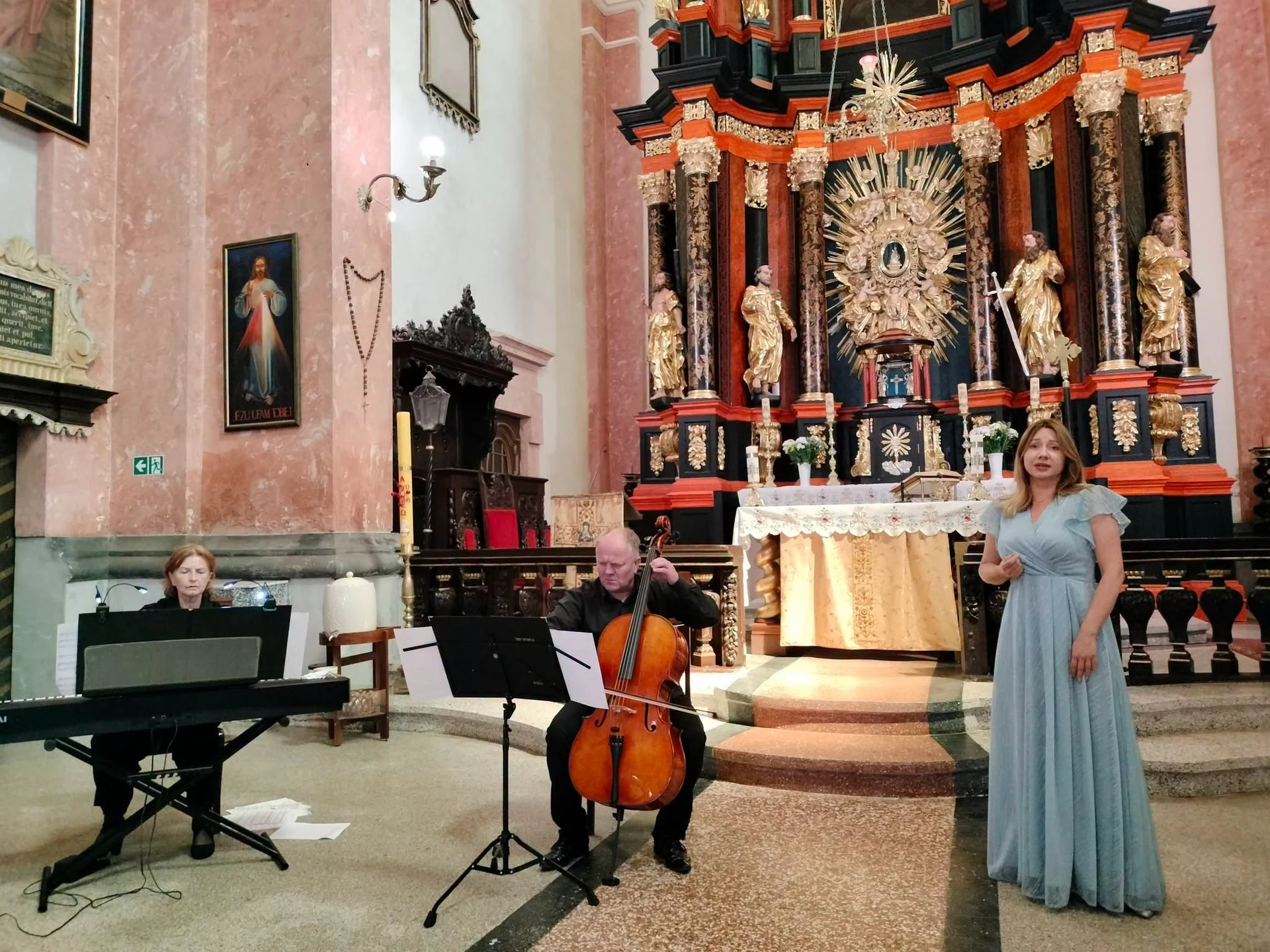 Koncert PRO MUSICA ANTIQUA zachwycił w Sanktuarium w Krośnie — zdjęcie 43