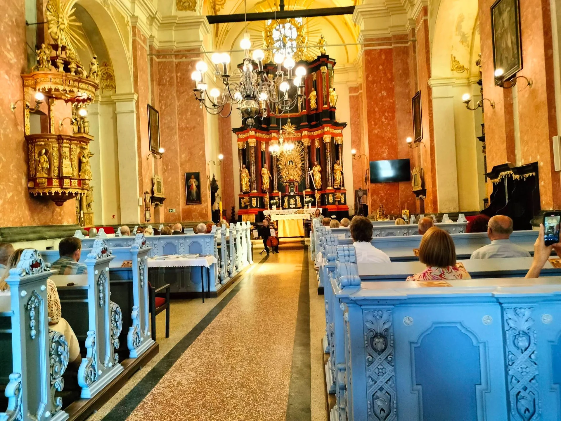 Koncert PRO MUSICA ANTIQUA zachwycił w Sanktuarium w Krośnie — zdjęcie 44