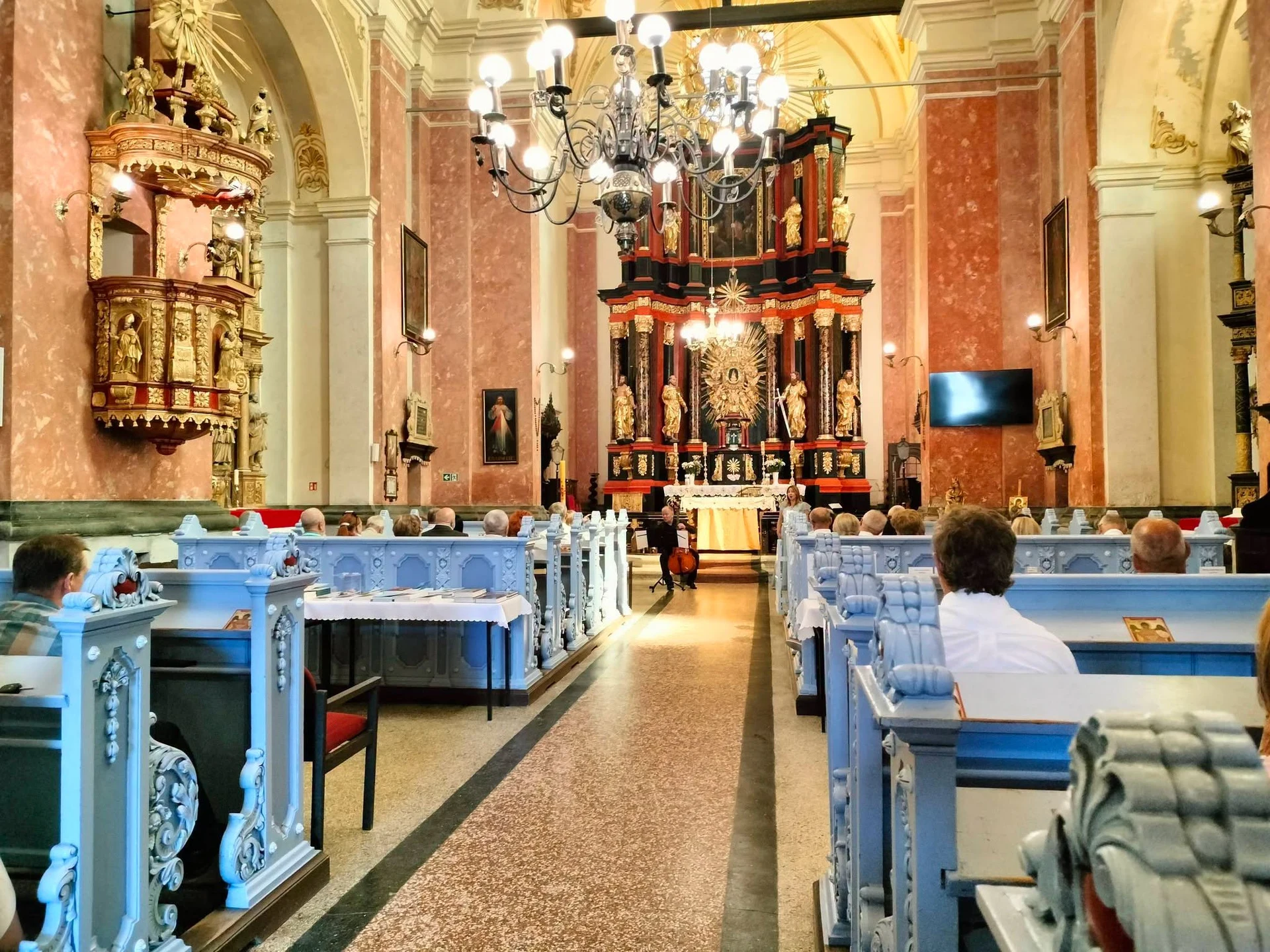 Koncert PRO MUSICA ANTIQUA zachwycił w Sanktuarium w Krośnie — zdjęcie 47