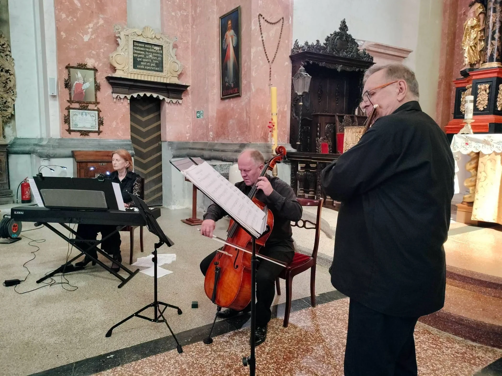 Koncert PRO MUSICA ANTIQUA zachwycił w Sanktuarium w Krośnie — zdjęcie 49